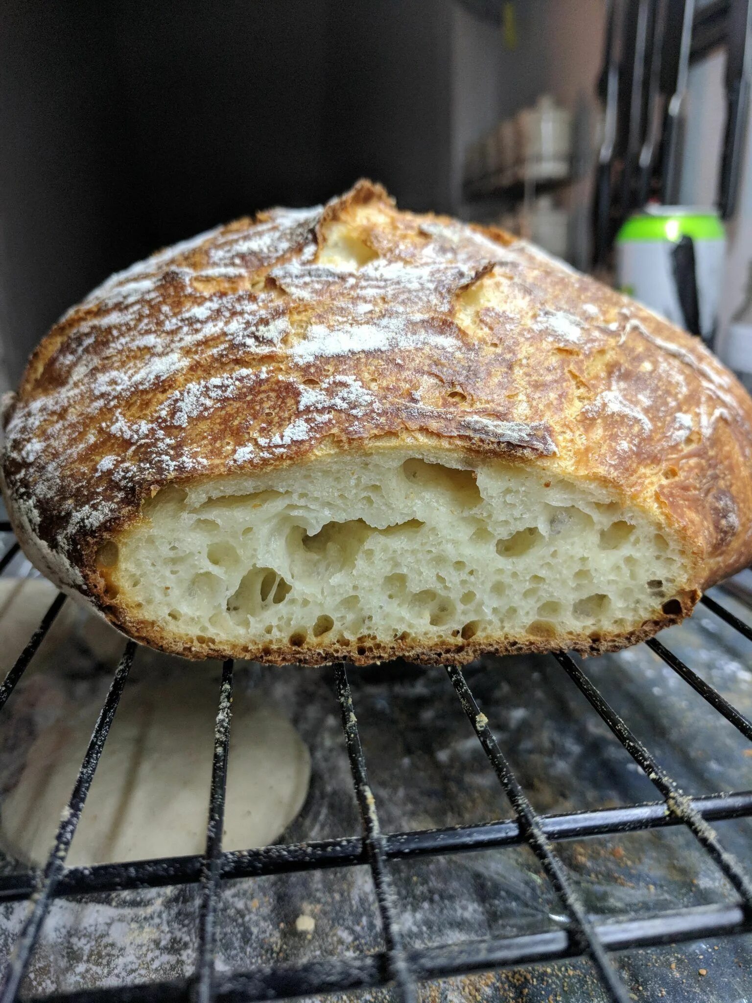 Простой хлеб дома в духовке. Домашний хлеб. Домашний хлеб в духовкк. Дух хлеба. Вкусный хлеб в духовке.