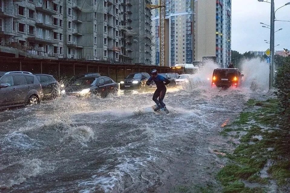 Московский область красногорский погода. Павшинская Пойма ливень. Павшинская Пойма Красногорск. Павшинская Пойма потоп. Павшинская Пойма затопление.