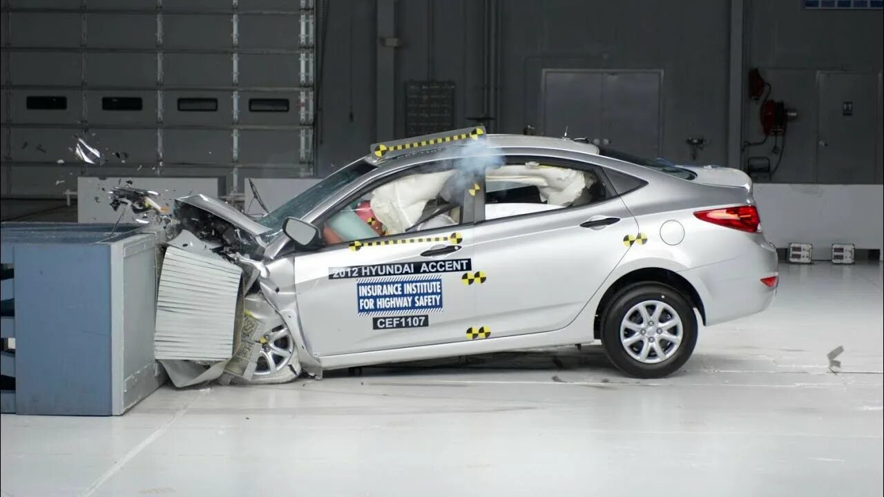 Безопасность хендай соляриса. Hyundai Solaris 2011 crash Test. Краш тест Хендай акцент. Hyundai Accent 2008 краш тест. Боковой краш тест Хендай Солярис.