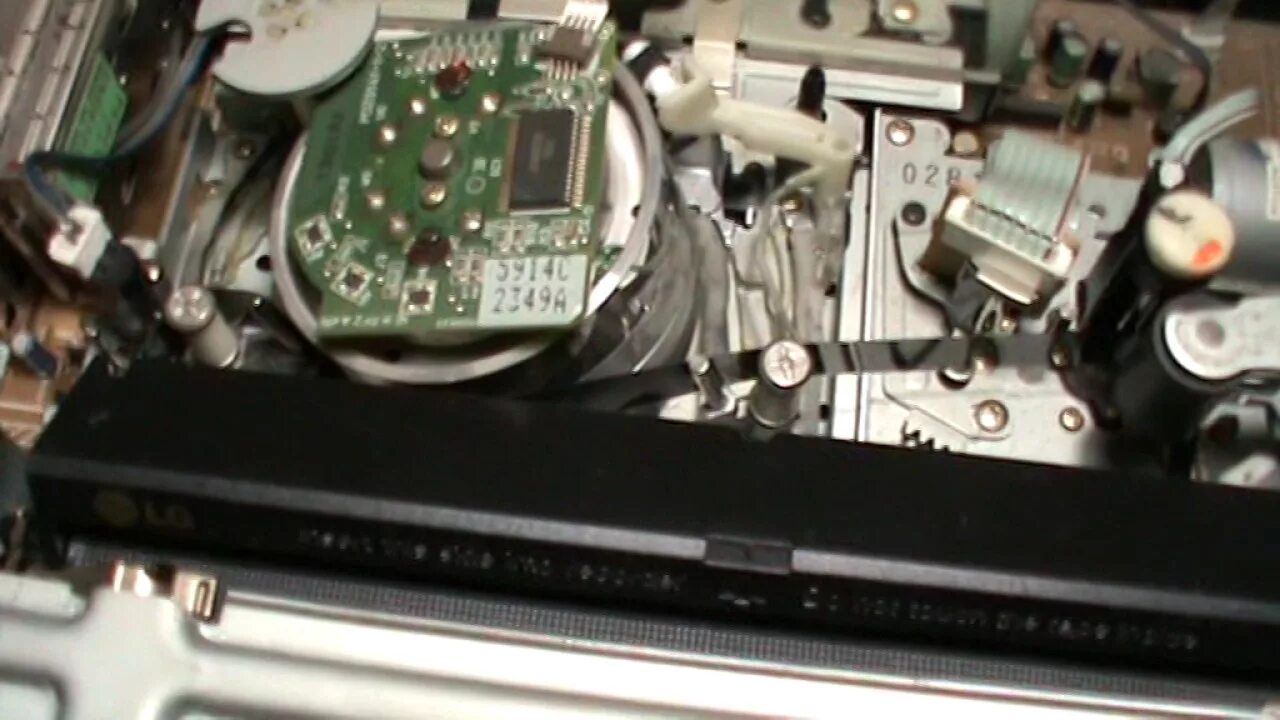 Почему видеомагнитофон выбрасывает кассету. Jvc hr-p28a лпм. jvc gr290 лпм. jvc hr-j1200 лпм. лпм видеомагнитофона jvc.