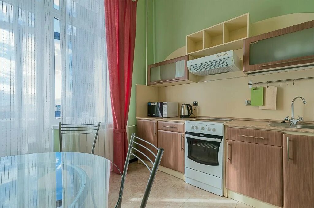 Снять кухню в аренду. Кухня кондитерский цех. Квартира среднего класса. Кухня на арендованной квартире. Снять кухню в аренду.