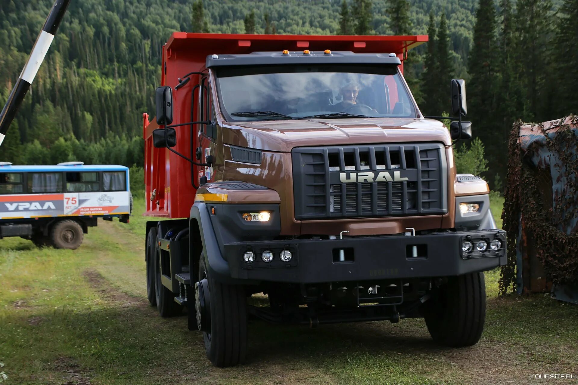 Бампер урал некст. Урал 4320 седельный тягач. Урал 6370 седельный тягач. Грузовик урал некст 2021. Урал нового образца.