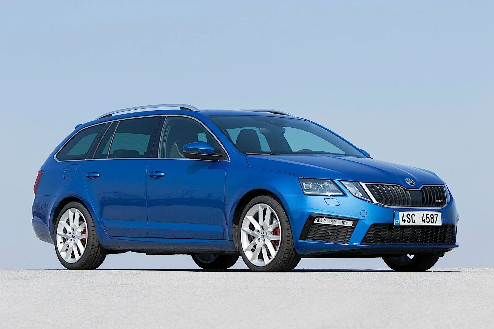 Skoda octavia rs combi. Skoda Octavia Combi RS. Skoda Octavia a7 RS универсал. Skoda Octavia RS Combi 2017.