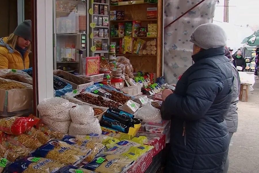 Прилавок продуктового магазина. Полки магазинов опустеют. Но таких магазинов где торговали. Пропали продукты. Исчезнувшие продуктовые.