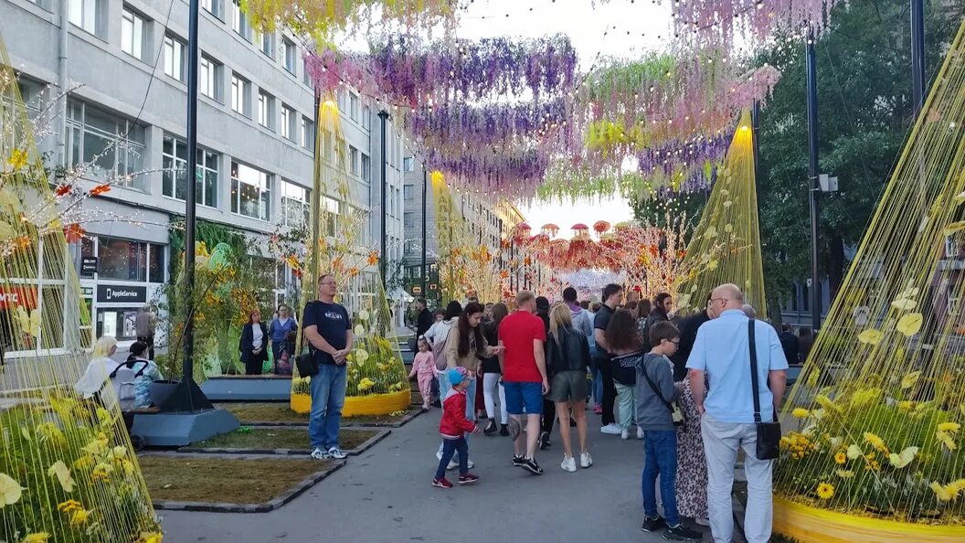 Фестиваль цветов в японии. Цветы живые. Фестиваль цветов в новосибирске. Цветочные инсталляции. Фестивальный цветок.