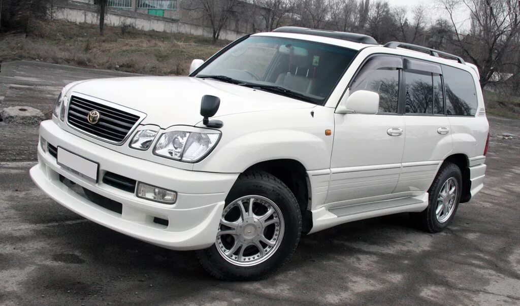 Toyota Land Cruiser 100 Цигнус. Toyota Land Cruiser 100 White. Тойота ленд Крузер 100 белый. Тойота ленд Крузер 100 правый руль.