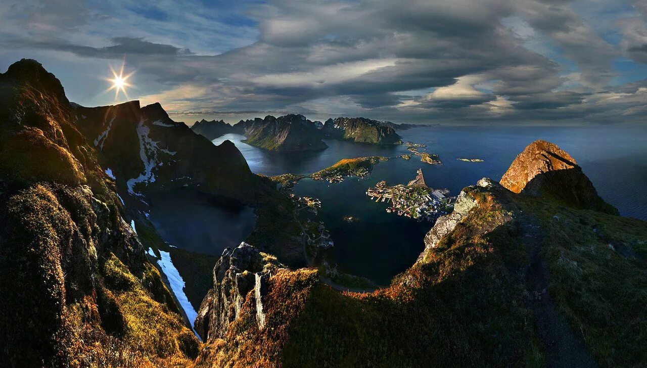 Красивое дикое место. Лофотены Норвегия рассвет. Удивительная природа. Красивый вид.