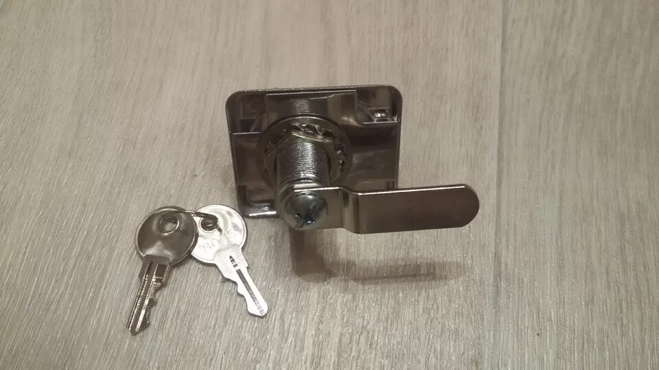 С ключом. Atwood 99600 замок для рундука. Защелка для рундука. Замок для рундука. Замок для рундука.