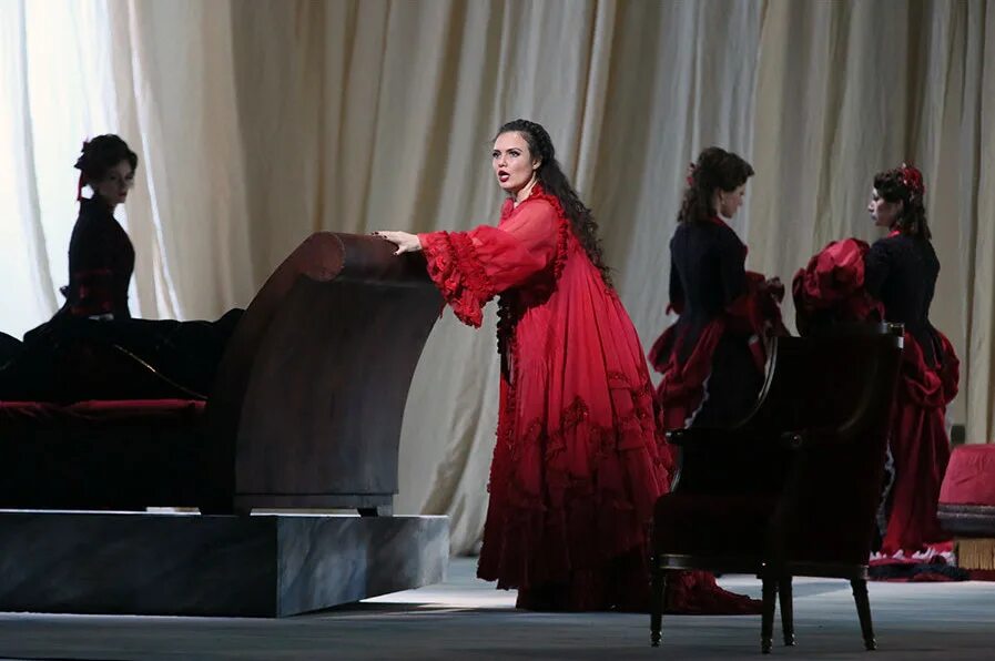 Чародейка мариинка. Чародейка опера мариинский театр. Опера чародейка чайковский. Опера чародейка чайковский. Чародейка мариинский театр.