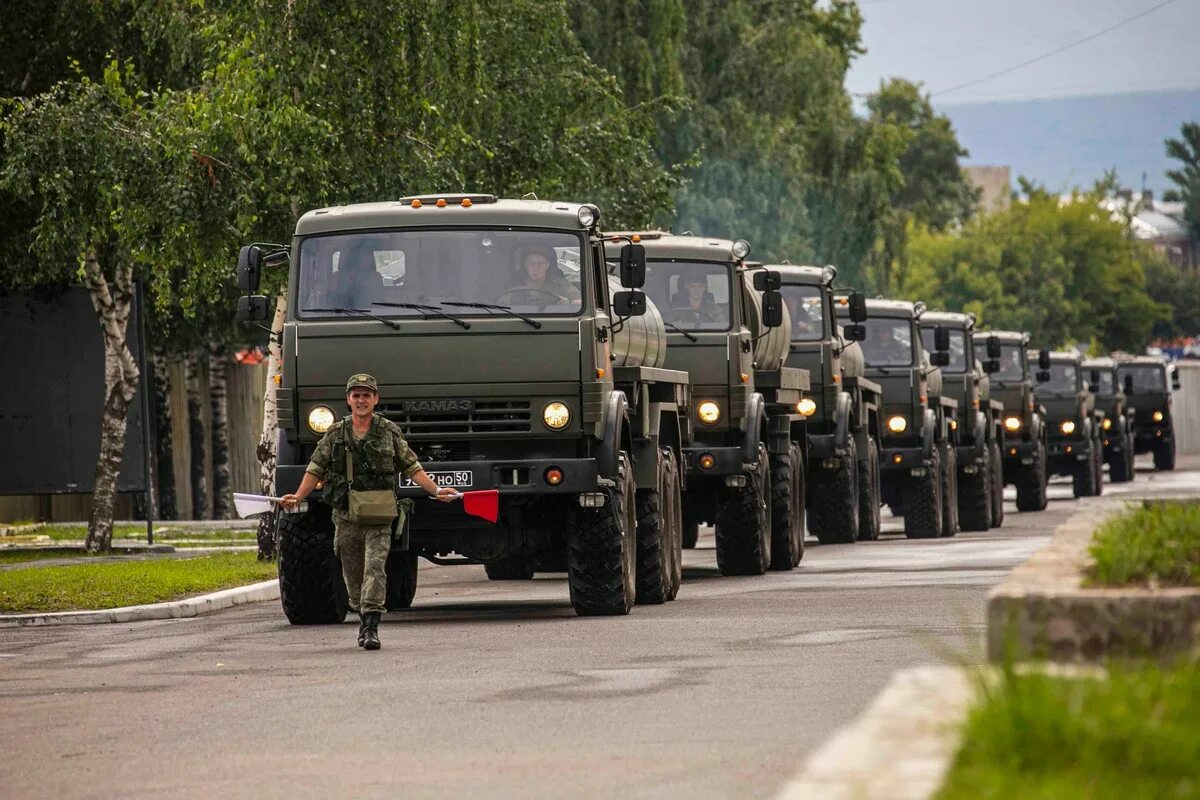 Военное обеспечение. МТО войска. Колонна военной автомобильной техники. Материально-техническое обеспечение войск. Западный военный округ.