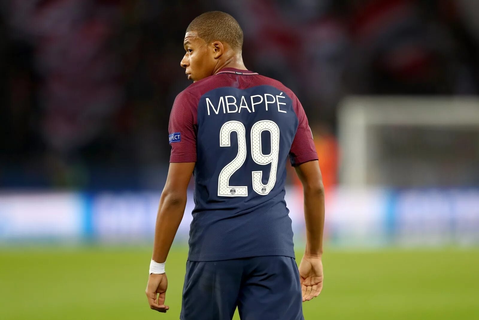 Mbappe 2018. мбаппе с с иней прической. под каким номером играет мбаппе. мбаппе 2016. под каким номером играет мбаппе.