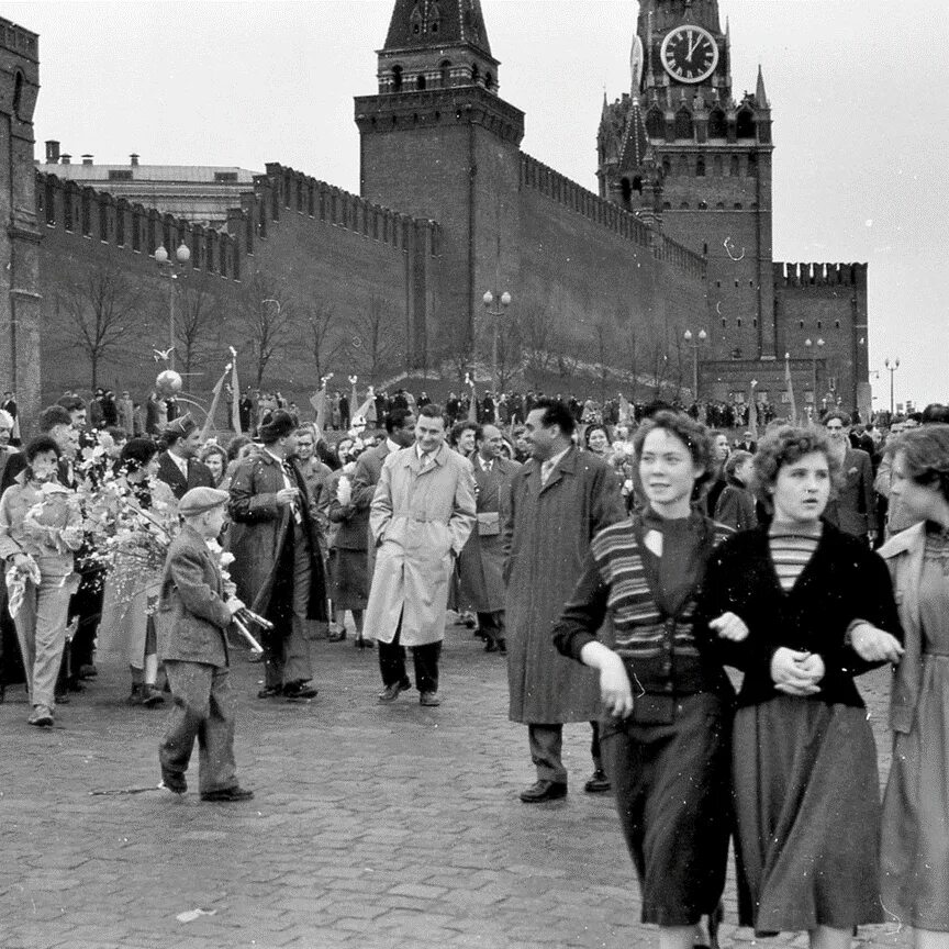 Москва 40 е. Красная площадь в СССР 1950г. Москва в 40-е годы. Красная площадь 1958. Московский авиационный институт в 40е годы.