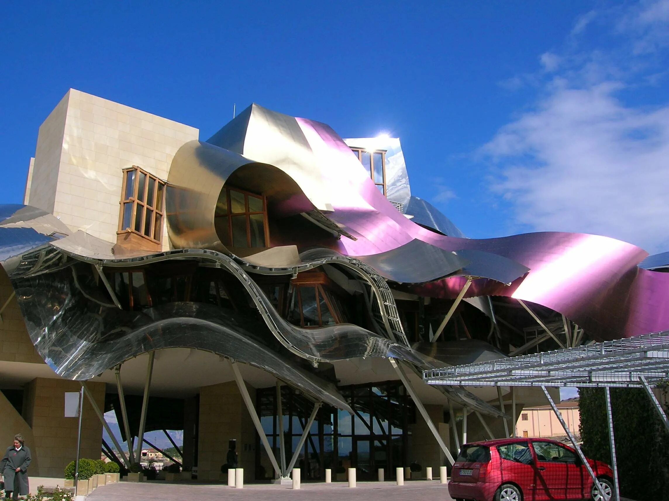 Отель Маркиз-де-Рискаль (marqués de Riscal), Испания. Фрэнк Гери (Frank Gehry) - отель Riscal. Фрэнк Гери винодельня. Отель marques de Riscal - Эльсьего, Испания.