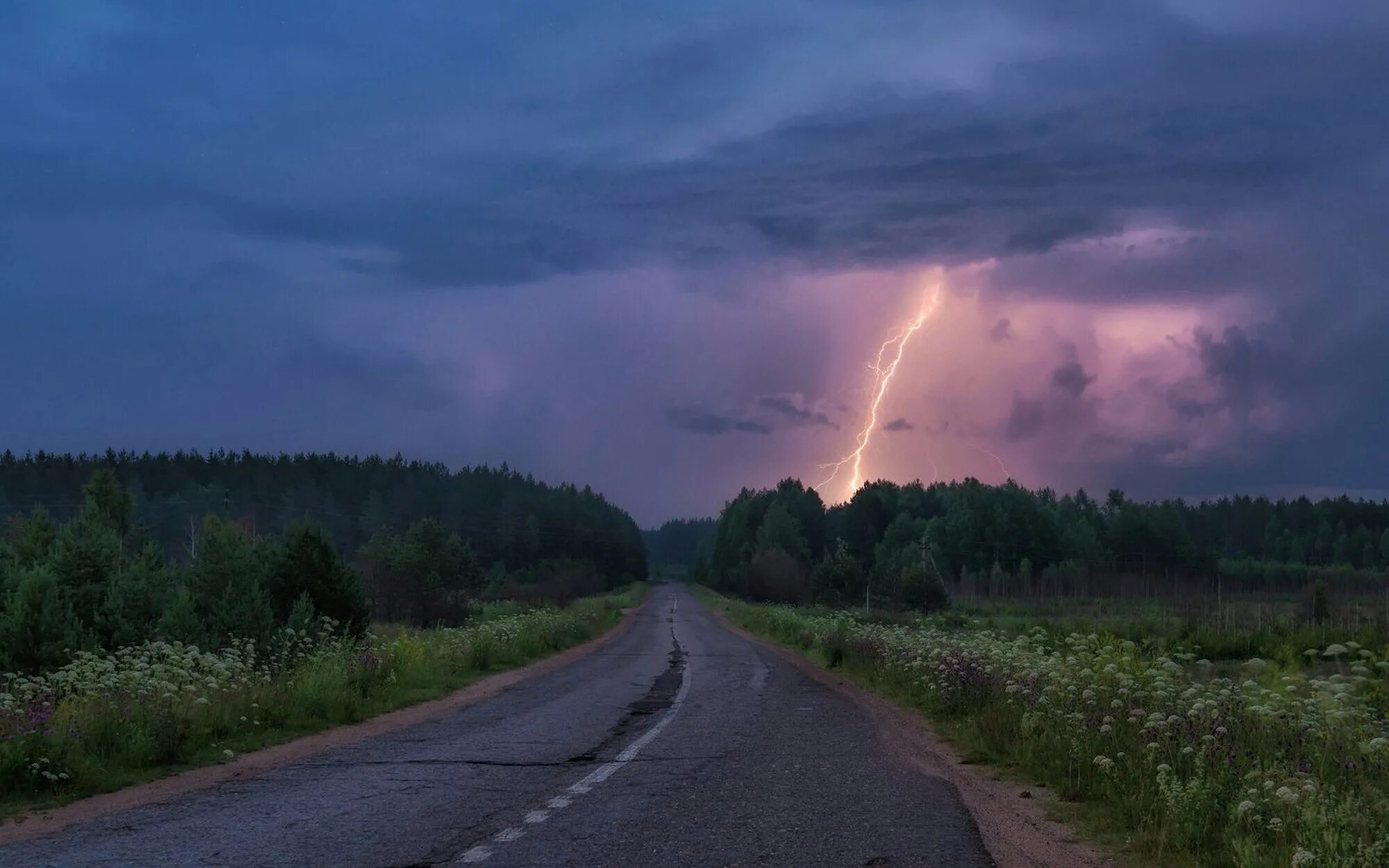 Грози село. Лето гроза. Пейзаж гроза. Весенняя гроза. Дорога гроза дождь.