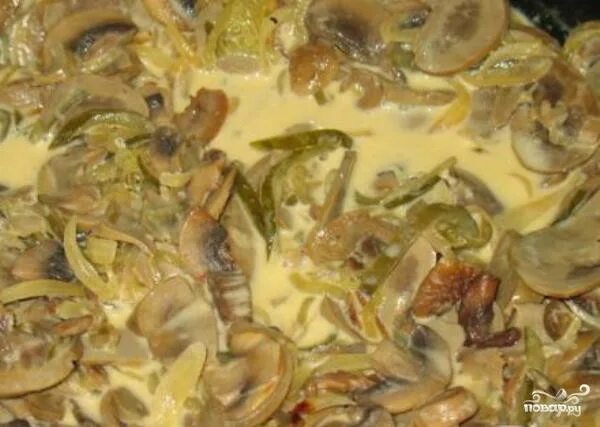 Приготовленные куриные почки. Почки в сметане рецепт. Почки в сметанном соусе. Почки в сметане рецепт. Почки говяжьи в сметане.