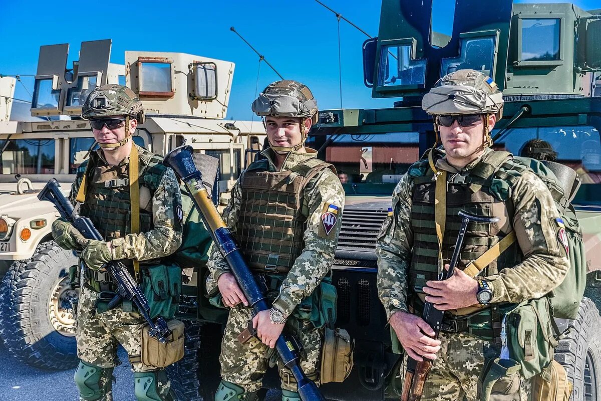 Форма солдат ВСУ. Армия Украины. Наемники на Украине. Украинские военные. Военные группы украины