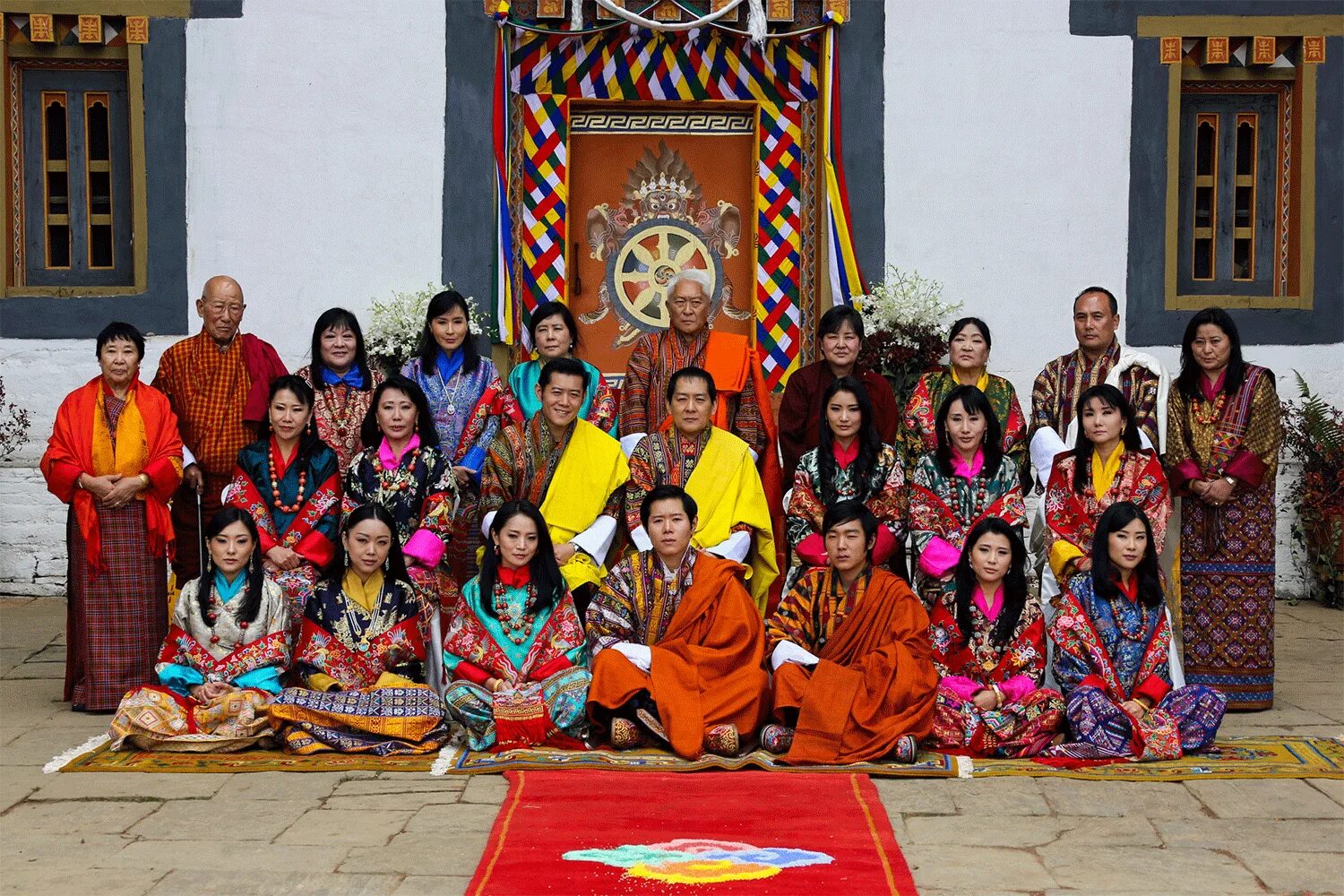 Бутан группа. Дорджи Вангмо Вангчук. Бутан Ванчук. Джигме Джецун свадьба. Национальный парк Джигме Дорджи бутан.
