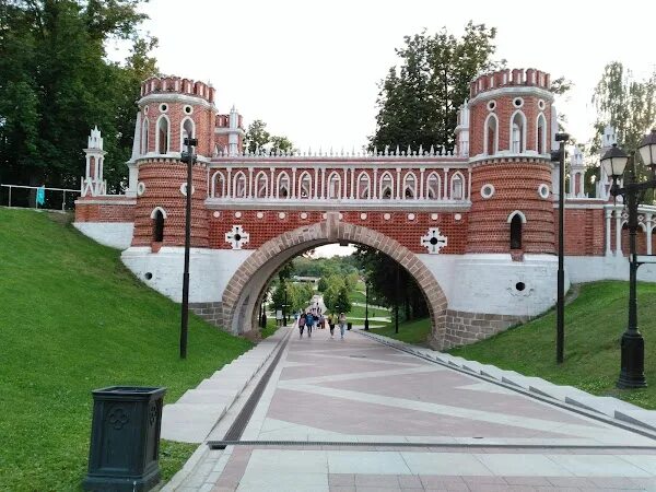 Музей заповедник царицыно верные высказывания. Усадьба Царицыно, Москва– улица Дольская, 1. Музей заповедник Царицыно Дольская улица. Заборы музея заповедника Царицыно. Музей заповедник Царицыно Шипиловский дворец Дольская 1 стр 6.