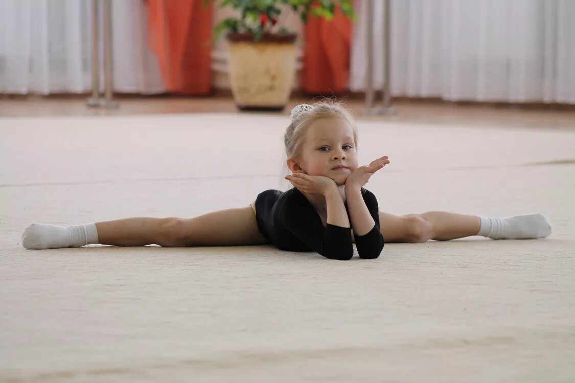 художественная гимнастика дети 4. гимнастика для детей. гимнастика для детей. художественная гимнастика дети 4. гимнастические элементы.