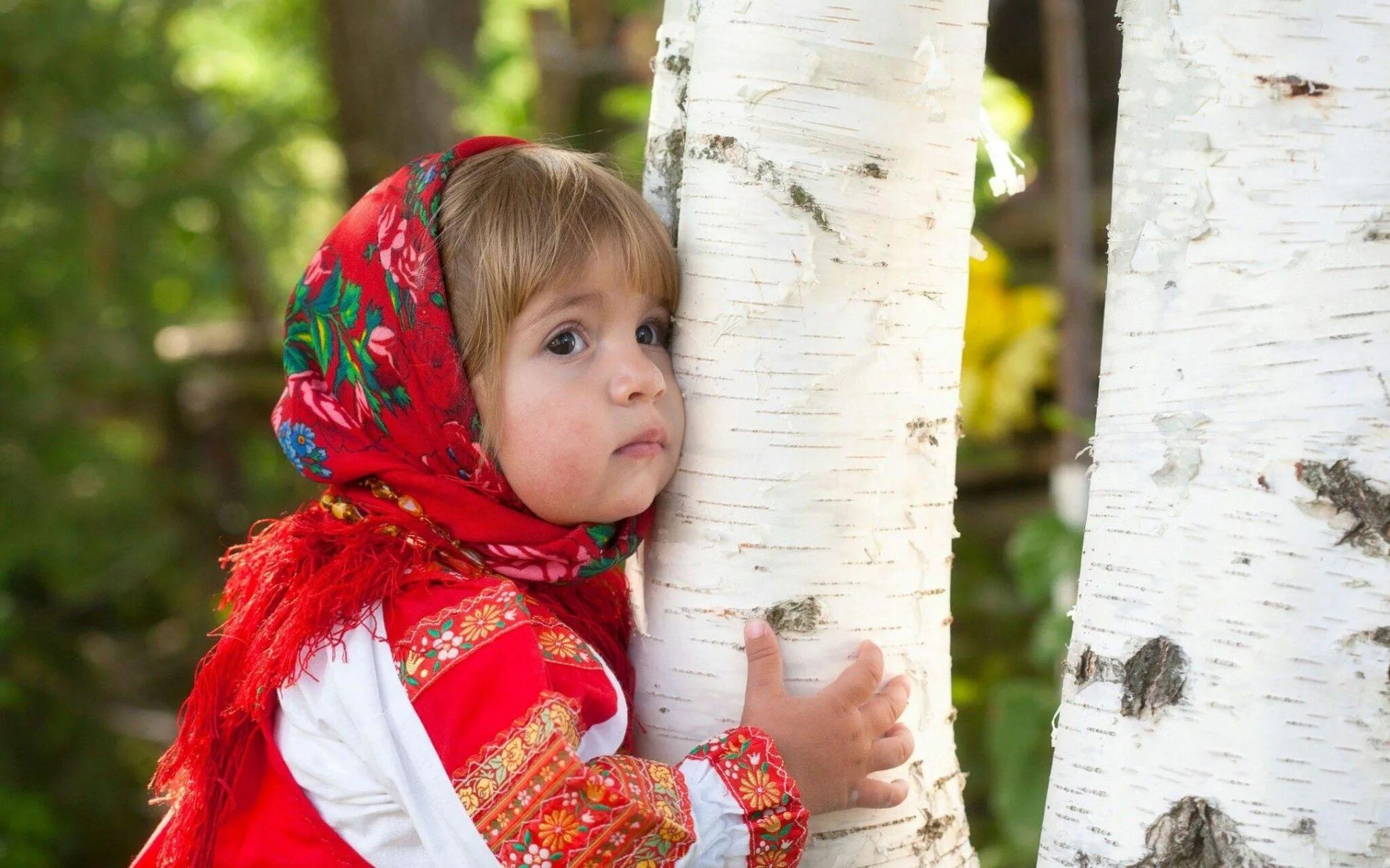 Зеленая Россия. Славянские дети. Девочка в платочке. Красивые славянские дети. Люби природу песня