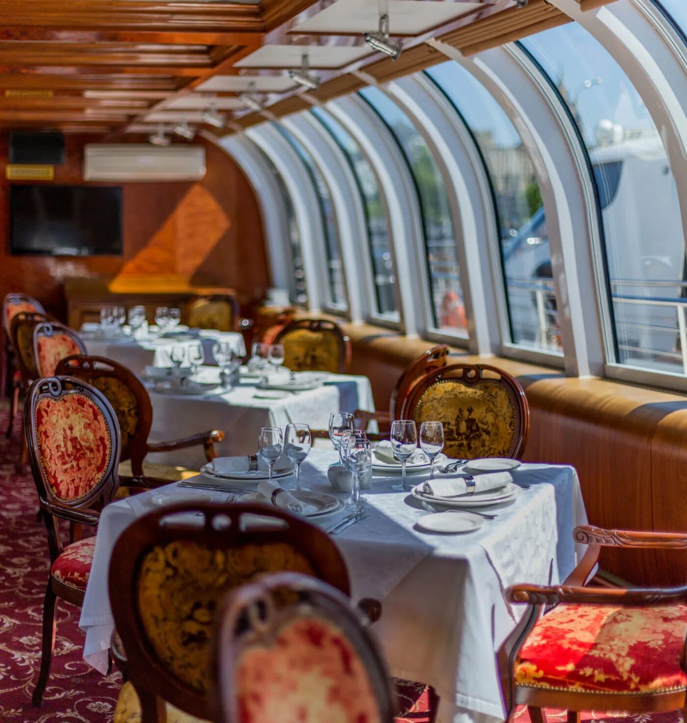 Теплоход москва река рэдиссон. Эрвин река теплоход рэдиссон. Рэдиссон ресторан на воде. Рэдиссон ресторан на воде. Рэдиссон-круиз эрвин река.