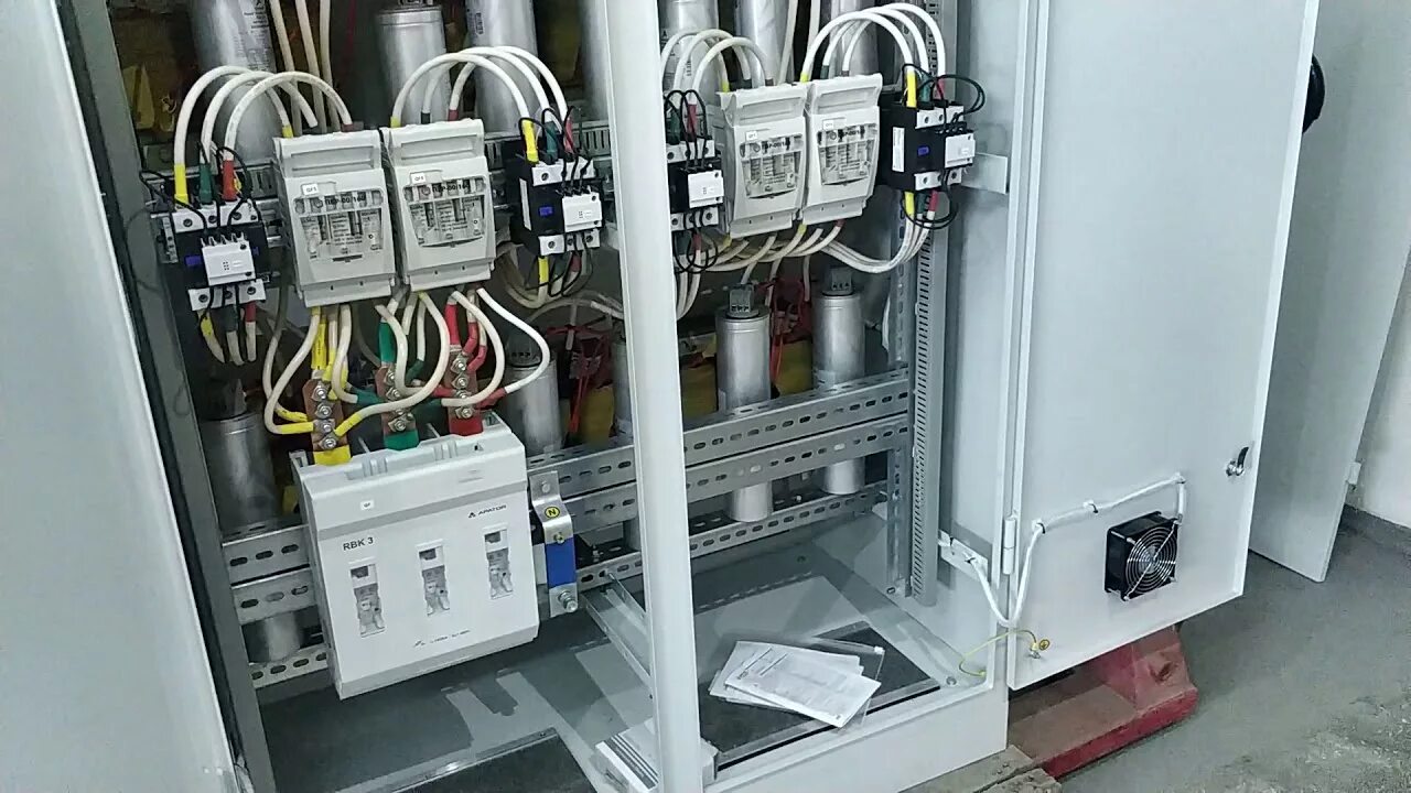 4. Укрм 300 квар. Низковольтные конденсаторные установки. Компенсатор реактивной мощности 10 кв. 4-150-25 ухл4.