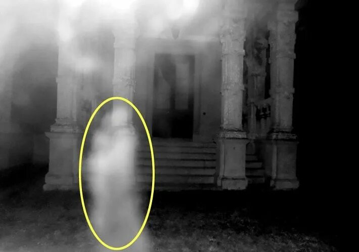 Как выглядит приведение в реальной жизни real ghost photo ghost in window Creepy ghost, Ghost photos, Real ghosts