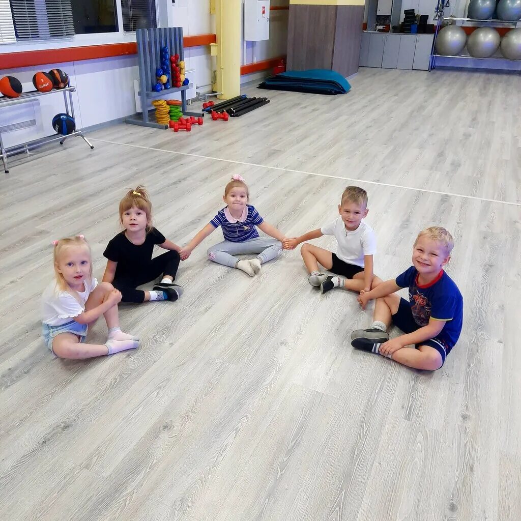 Занятия для детей курск. Детский спортивный клуб. Спортивная аэробика ирбит. Дети в спортзале. Изучение курска для детей.