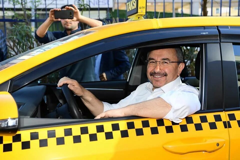 Такси буда. Турецкий таксист. Такси в Турции. Турецкое такси. Таксисты в Турции.