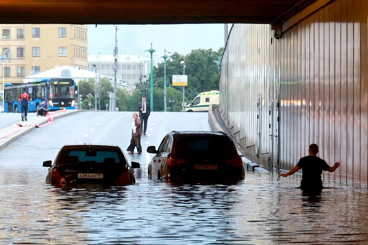 Где затопило город. Москва наводнение июль 2023. Затопления в Москве 19.07.2023. Москву затопило 2023 июль. Ливни в Москве 19 июля.