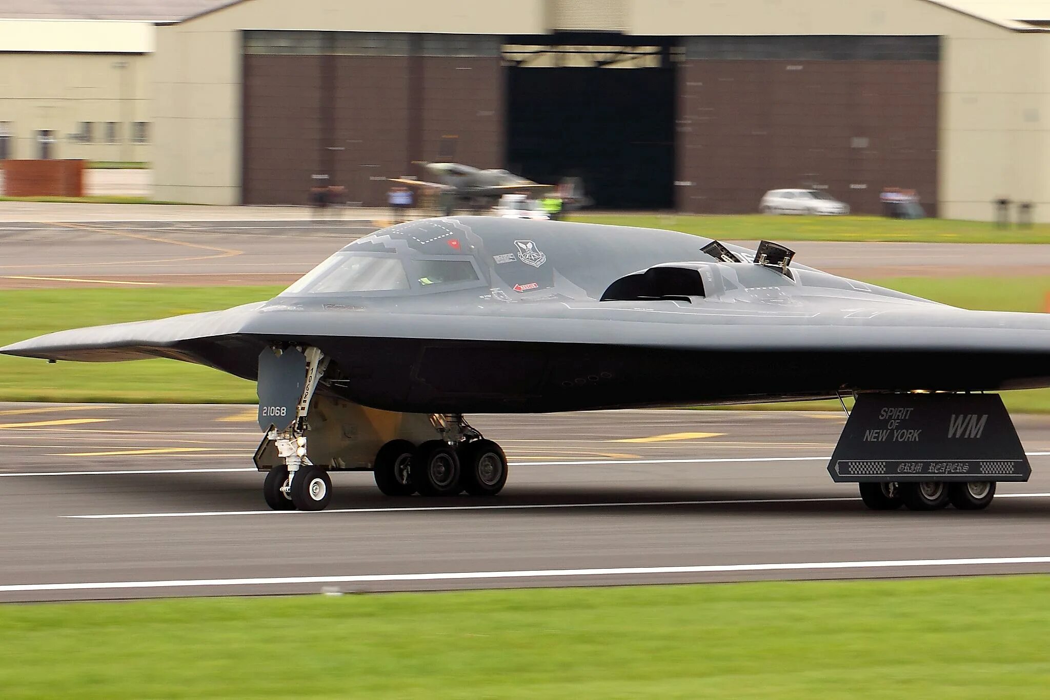 B 2 spirit характеристики. Стелс-бомбардировщик b-2. B2 Spirit. B-2 Spirit Stealth. Northrop b-2 Spirit.