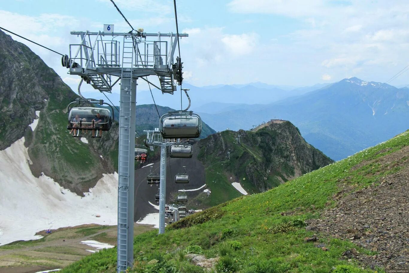 горки город красная поляна канатная дорога. горки город канатная дорога. эсто садок красная поляна канатка. фуникулер горки город. канатная дорога горная карусель сочи.