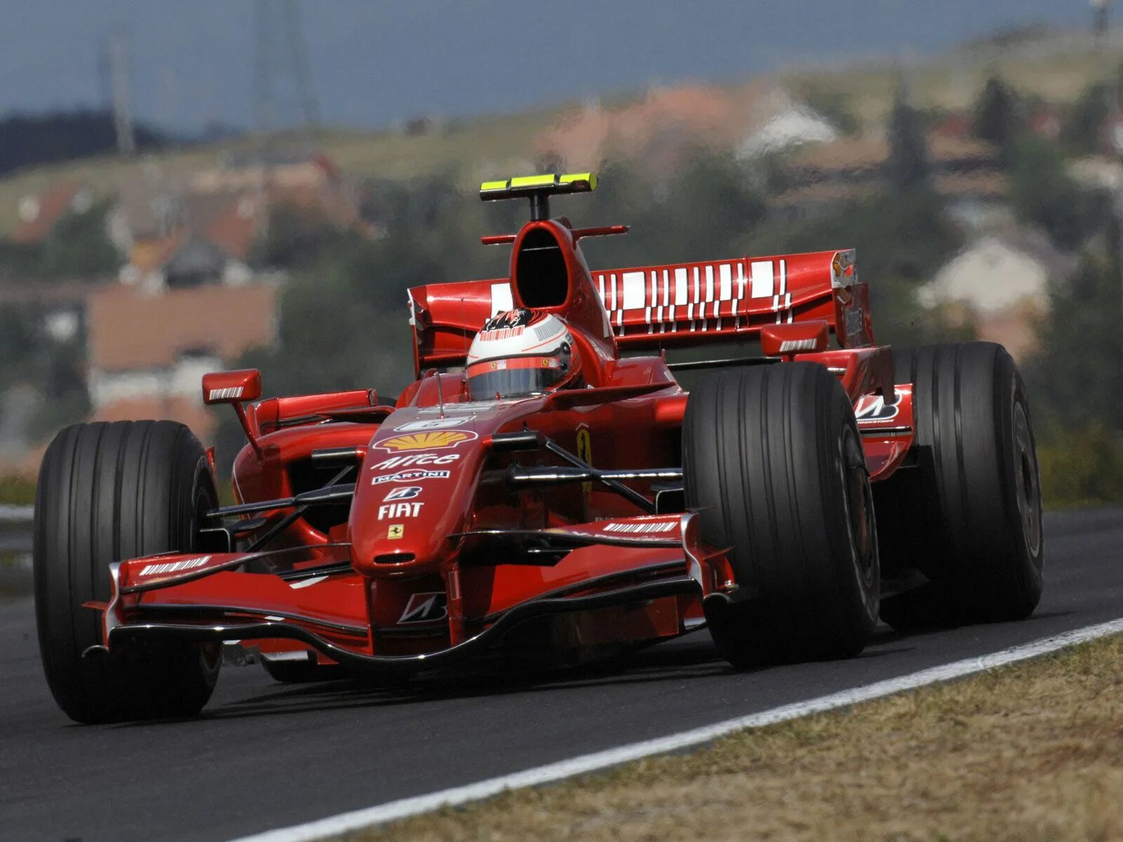 Ferrari f1 2007. Kimi Raikkonen f1. 2007 F1 Льюис. Феррари формула 1 2007.