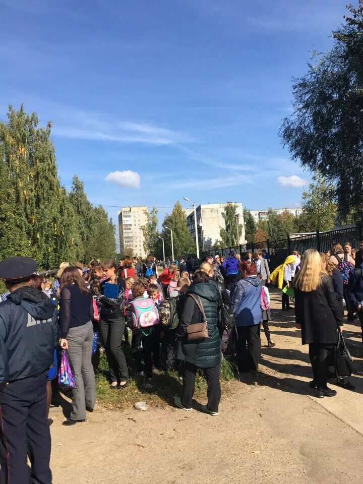 35 Школа Смоленск. Школа 35 Смоленск учителя. Школа 35 Смоленск фото. 35 школа смоленск мальчик