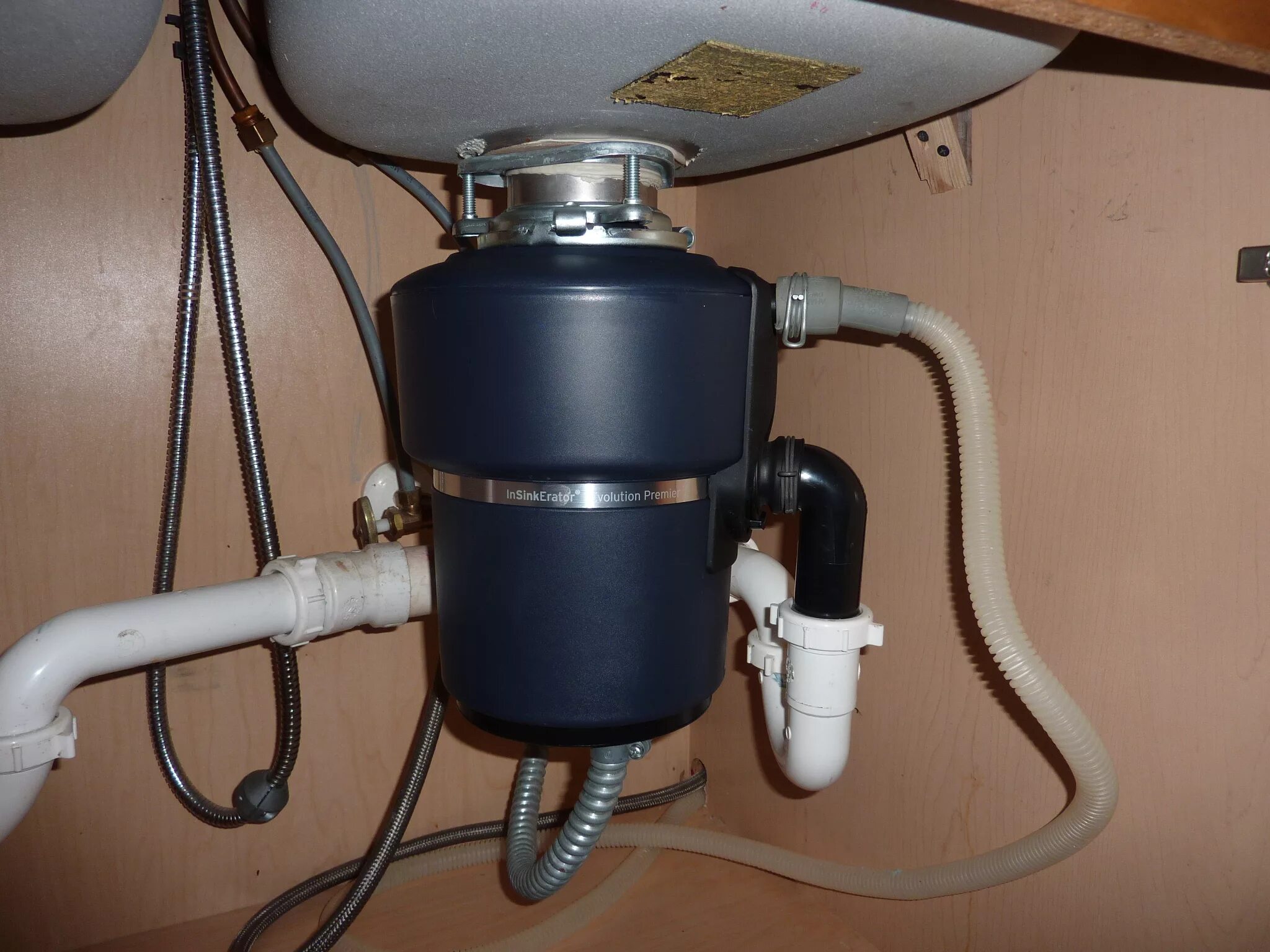 Диспоузер in sink erator. Промышленный измельчитель пищевых отходов insinkerator ss-300. garbage disposal. монтаж измельчителя пищевых отходов для раковины. крепление измельчителя пищевых отходов.