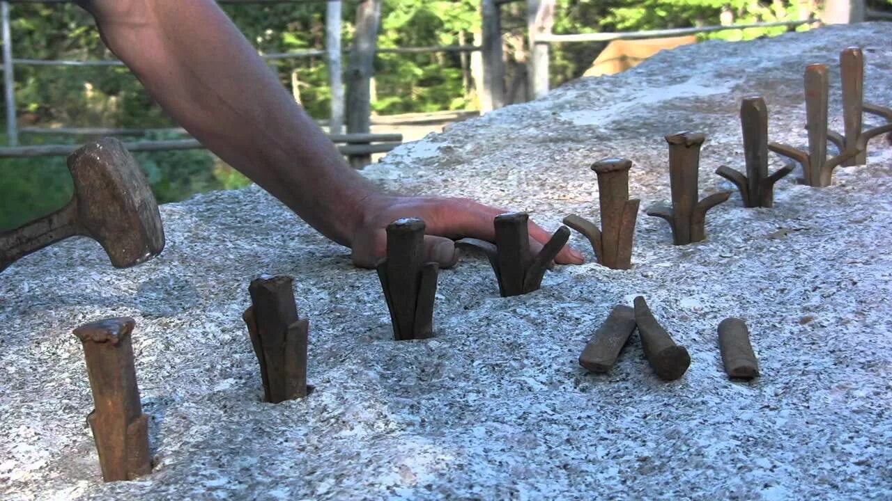 Stone cutting. Инструмент для раскалывания камня. Инструмент каменотеса. Кувалды для раскалывания камня. Инструменты скульптора-каменотеса.