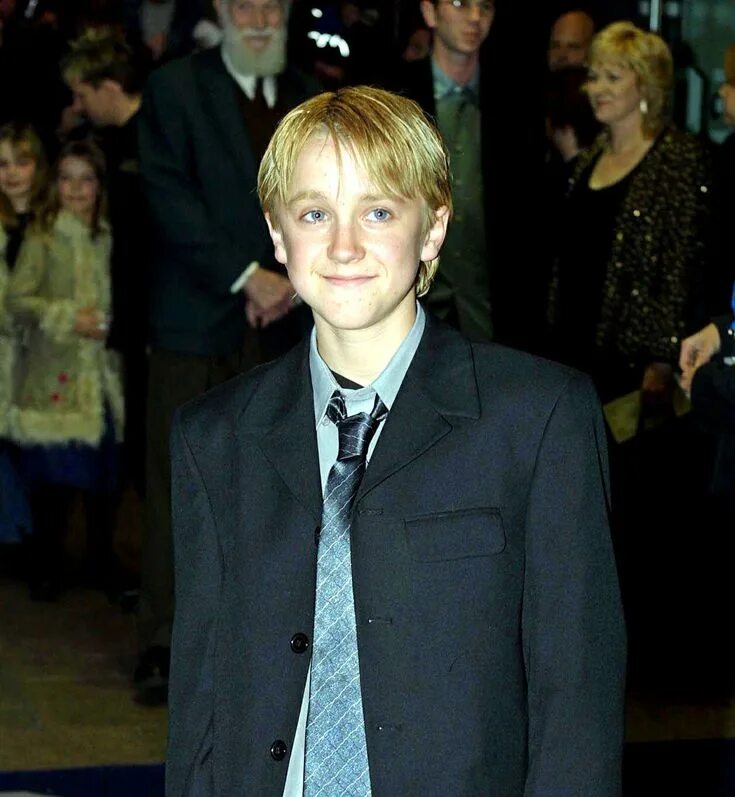 Том фелтон 2012. Том фелтон драко малфой. Драко малфой. Том фелтон с братьями. Том фелтон драко малфой.