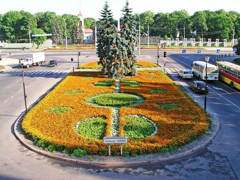 Поступи липецк. Липецк площадь города. Площадь героев Липецк. Липецк территория. Театральная площадь Липецк.