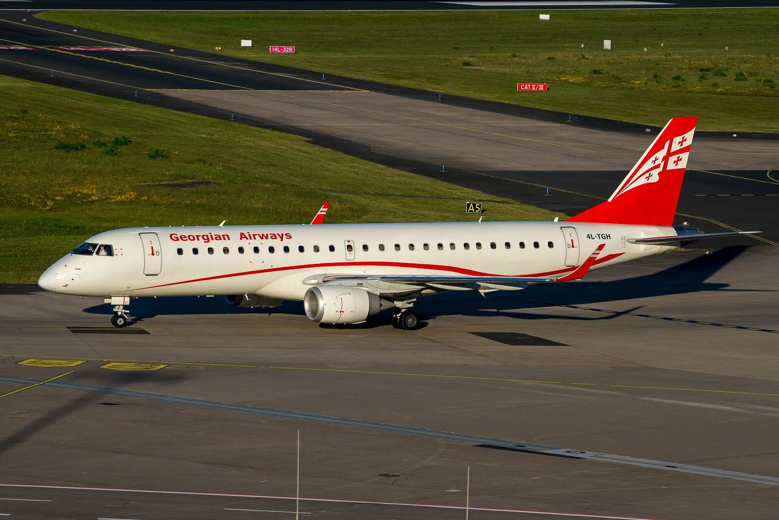 Georgian airways тбилиси. A320-214. Грузинские авиалинии в москве. Грузинские авиалинии в москве. Georgian airlines boeing 737 800.