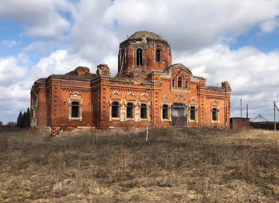 Церковь Покрова Пресвятой Богородицы Денисово. Денисово Ясногорский район Тульской области. Церковь в Денисово Ясногорский район Тульской области храм. Село Денисово Ясногорского района Тульской области.