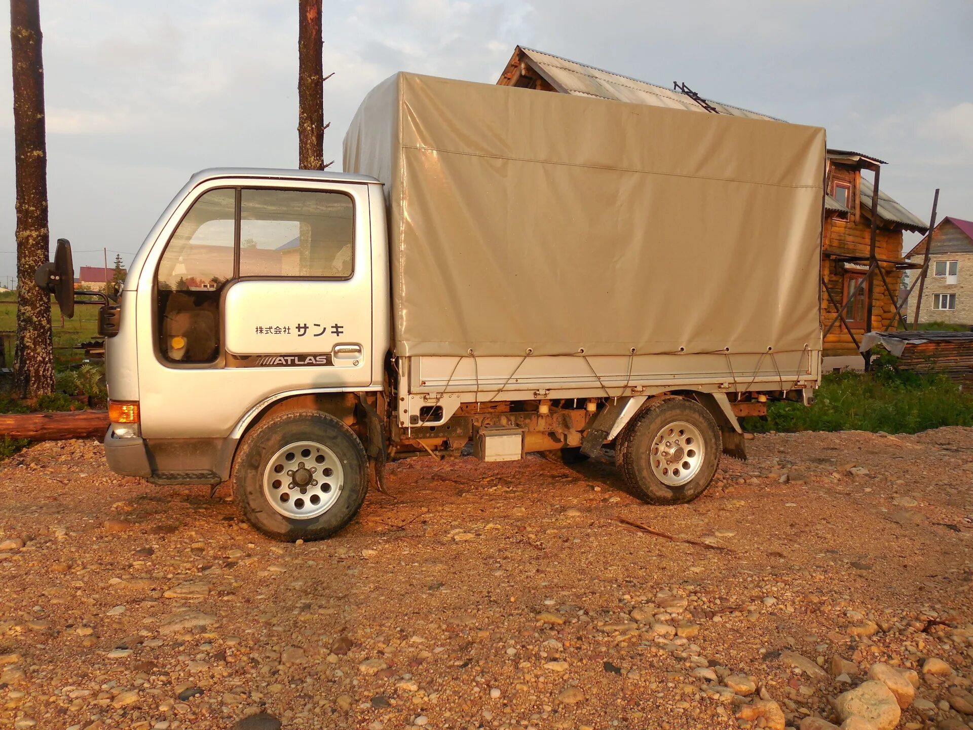 Nissan Atlas 1998. Nissan Atlas 4wd. Ниссан атлас 4 ВД. Грузовик Ниссан атлас 4вд. Продажа грузовиков алтайский край