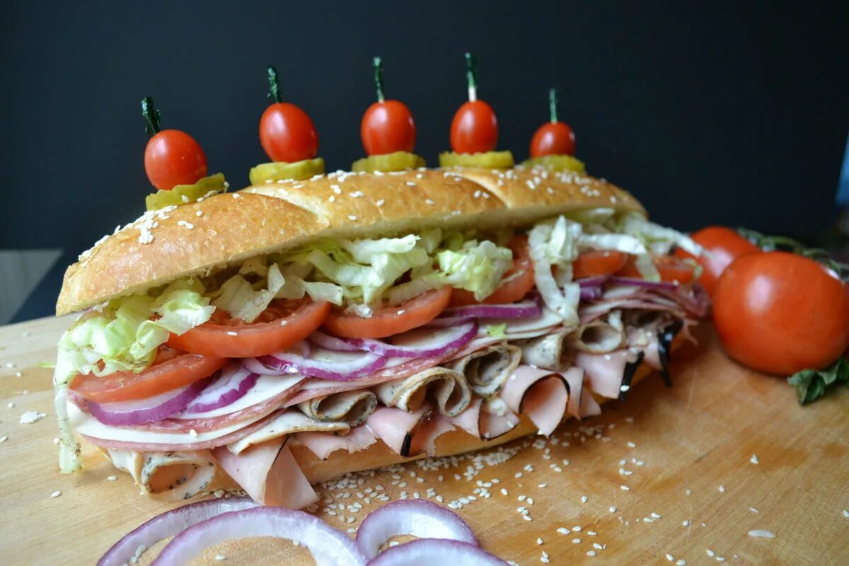 Супер вкусный. Бутерброд. сэндвич. супер бутерброд. большой сэндвич.
