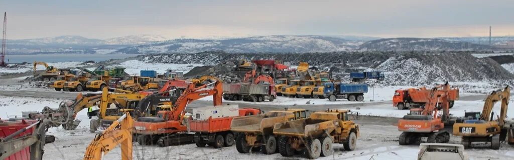 Обрабатывающие производства в мурманской области. Кольская верфь Белокаменка. Белокаменка Мурманск стройка. Новатэк Мурманск Белокаменка стройка. Мурманск стройка в Белокаменке.