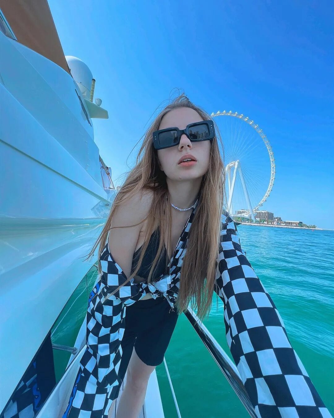 яна зенина блоггер. сколько лет яне зениной девушке егорика. яна зенина и егорик. сколько лет яне зениной девушке егорика. яна блоггер девушка егорика.