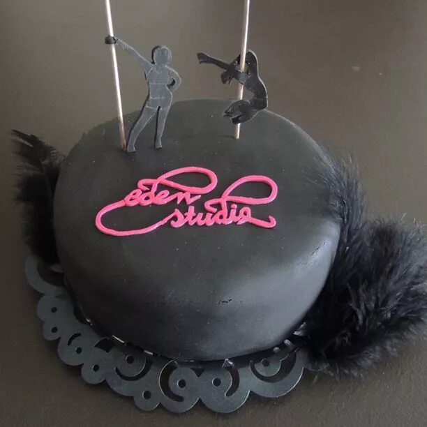 Dance cake by the. Торт танцы. Торт Pole Dance. Торт пол дэнс. Торт для танцевальной студии.