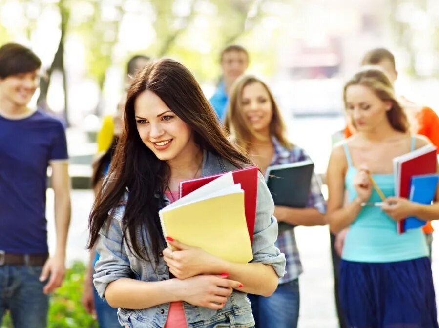 подросток абитуриент портрет. студенты поступают в вуз. школьники старшеклассники. реклама колледжа для абитуриентов. абитуриент.