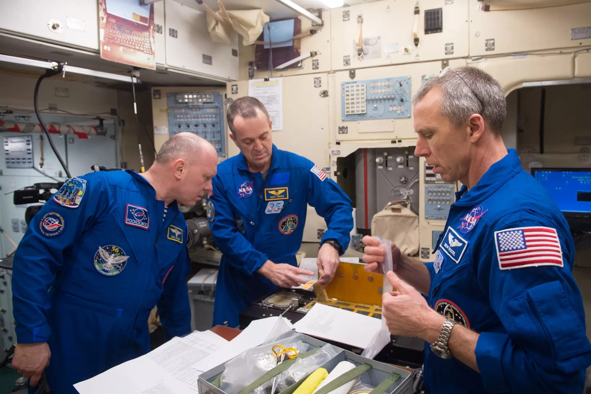 мкс-64 кудь сверчков рыжиков. экипаж мкс 64. подготовка экипажа. подготовка экипажа. тренажер союз мс.