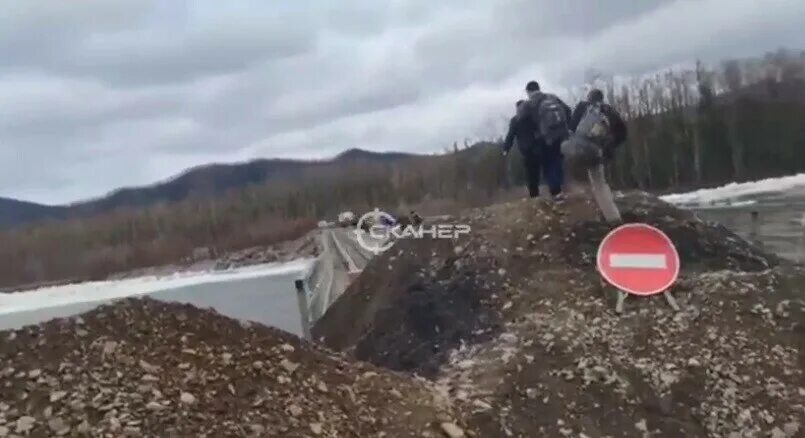 Спасены ли шахтеры в приамурье. Селемджинский мост. Албынский рудник. Стойба Селемджинский район. Мост через реку Амур.