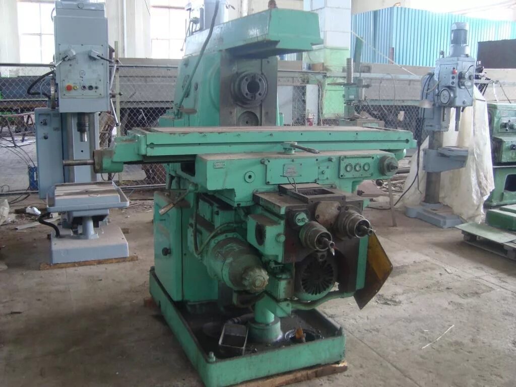 6р81ш фрезерный станок. 6р83 фрезерный станок. Вертикально-фрезерный станок 6р10. Фрезерный станок 6м13. Вертикально- фрезерный станок с чпу 6н13сн2.