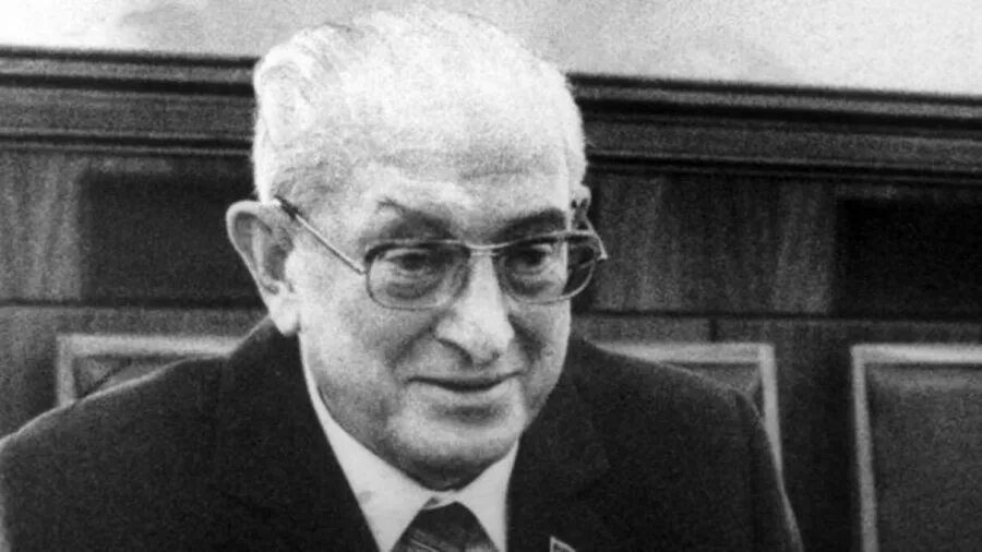 андропов генеральный секретарь. андропов. андропов юрий владимирович портрет. андропов 1967. юрий владимирович андропов.